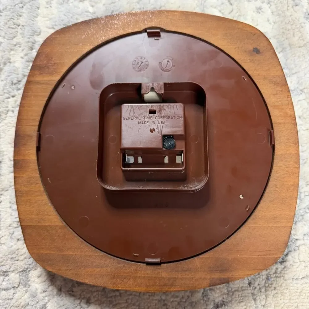 Vintage Seth Thomas Wood Wall Clock 10” x 10” Model 592 USA Battery Operated